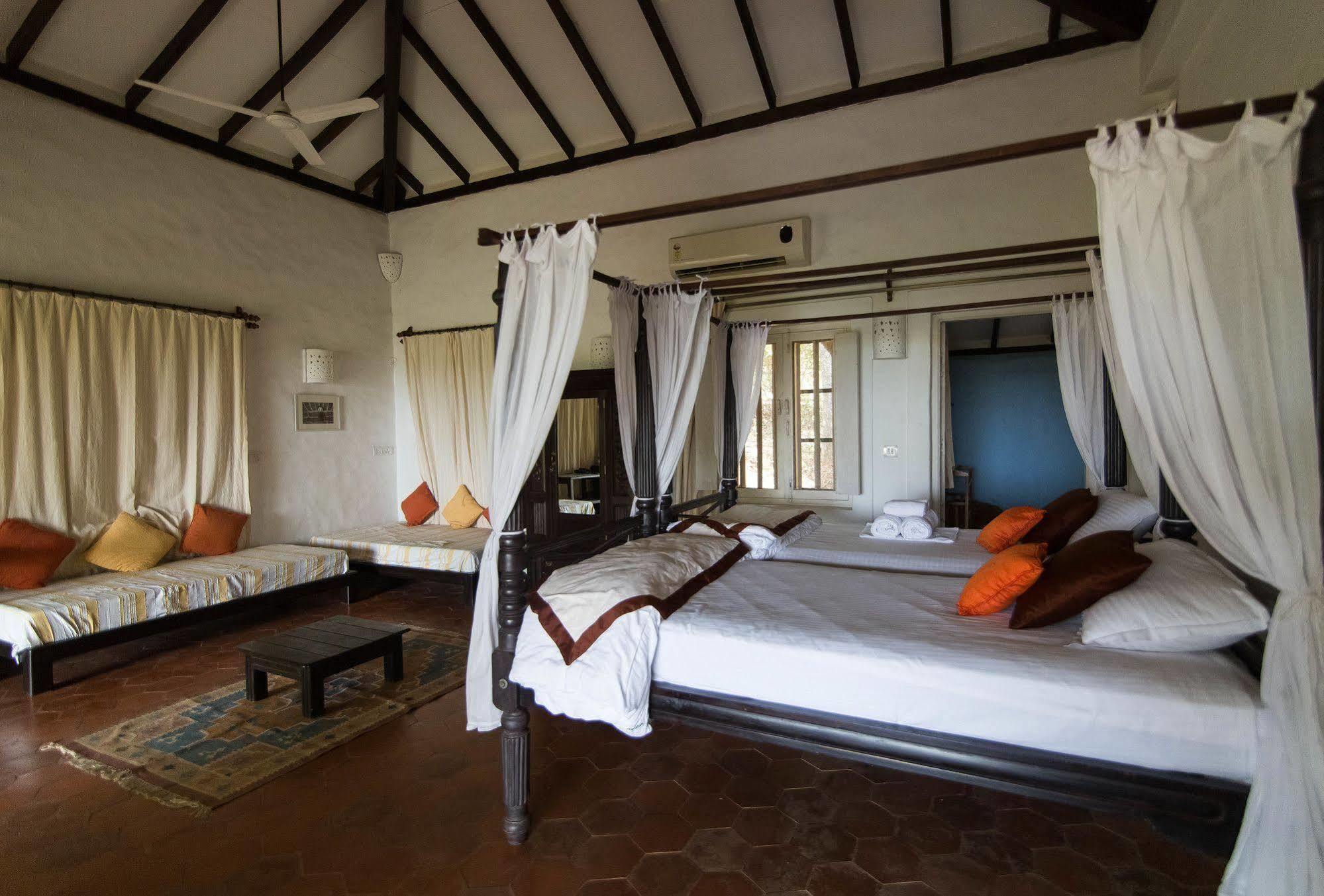 Wildflower Villas - All Villa Hotel, Family Run Candolim Buitenkant foto